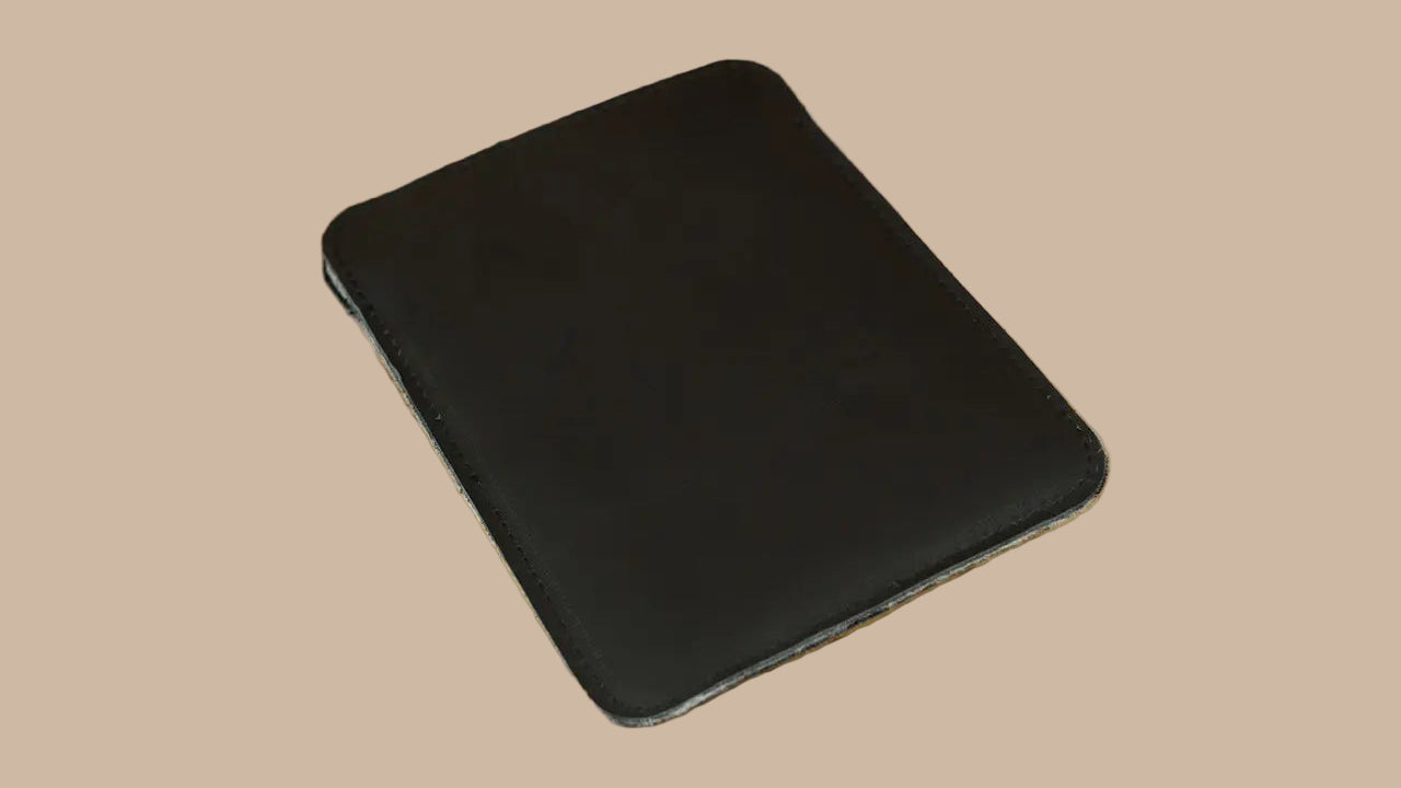 Minimalistische iPad Hülle mit Filz