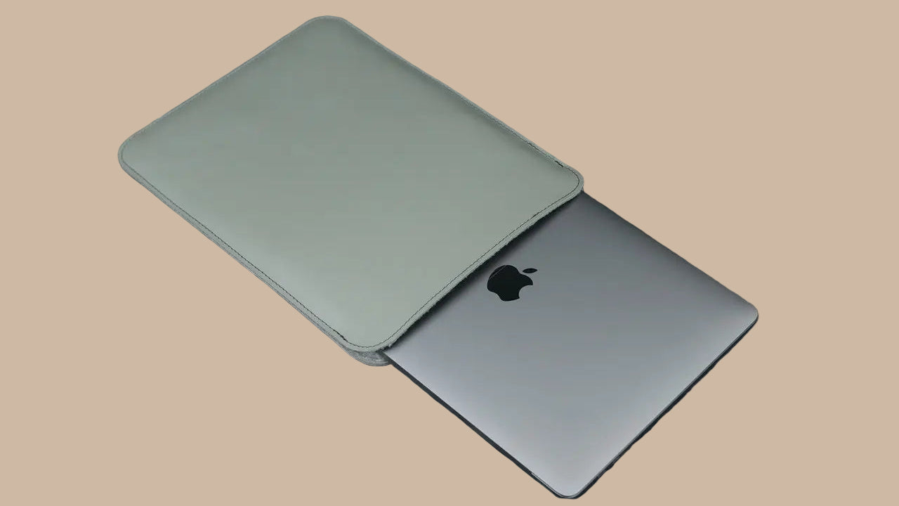 Minimalistische MacBook Air Hülle mit Filz