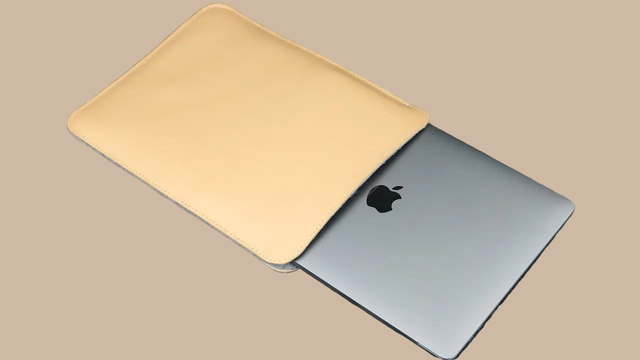 Minimalistische MacBook Air Hülle mit Filz