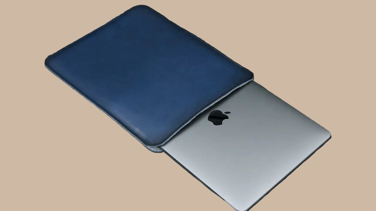 Minimalistische MacBook Air Hülle mit Filz