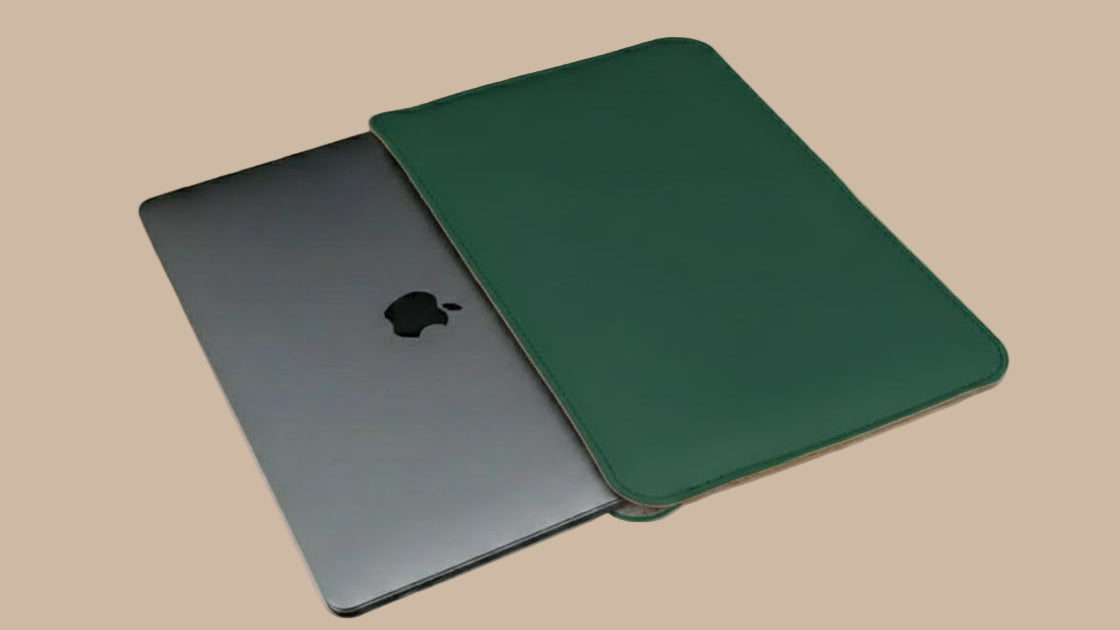 Minimalistische MacBook Air Hülle mit Filz
